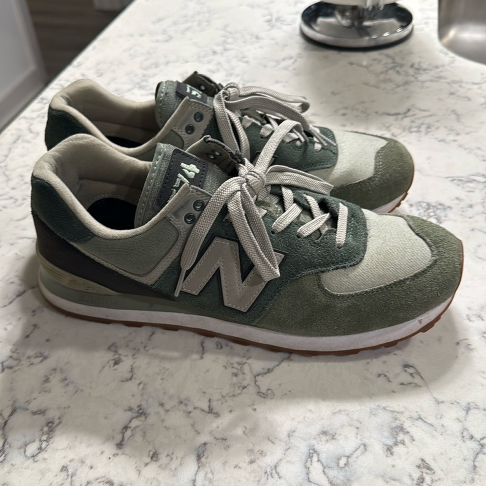 Men’s green New balance size 10.5 sneakers